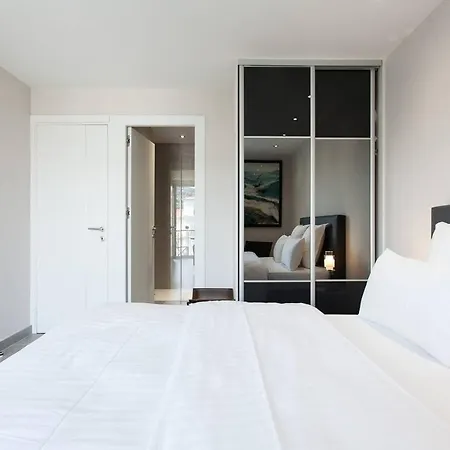 Marriott- Croisette: Superb 3 Bedrooms/ 3 Baths Apartment Cannes