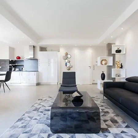 Marriott- Croisette: Superb 3 Bedrooms/ 3 Baths * Cannes