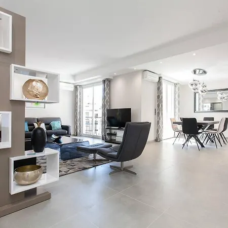 Marriott- Croisette: Superb 3 Bedrooms/ 3 Baths Apartment Cannes