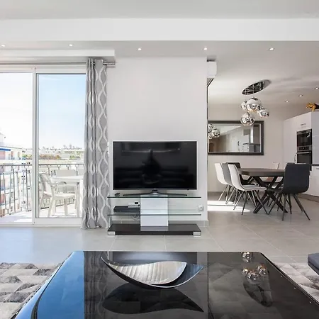 Marriott- Croisette: Superb 3 Bedrooms/ 3 Baths Apartment